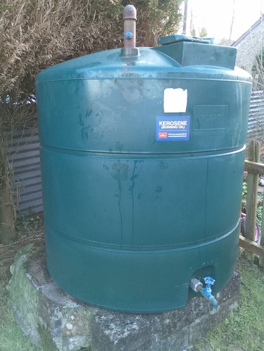 Plastic oil tank approx 1200 - oil,